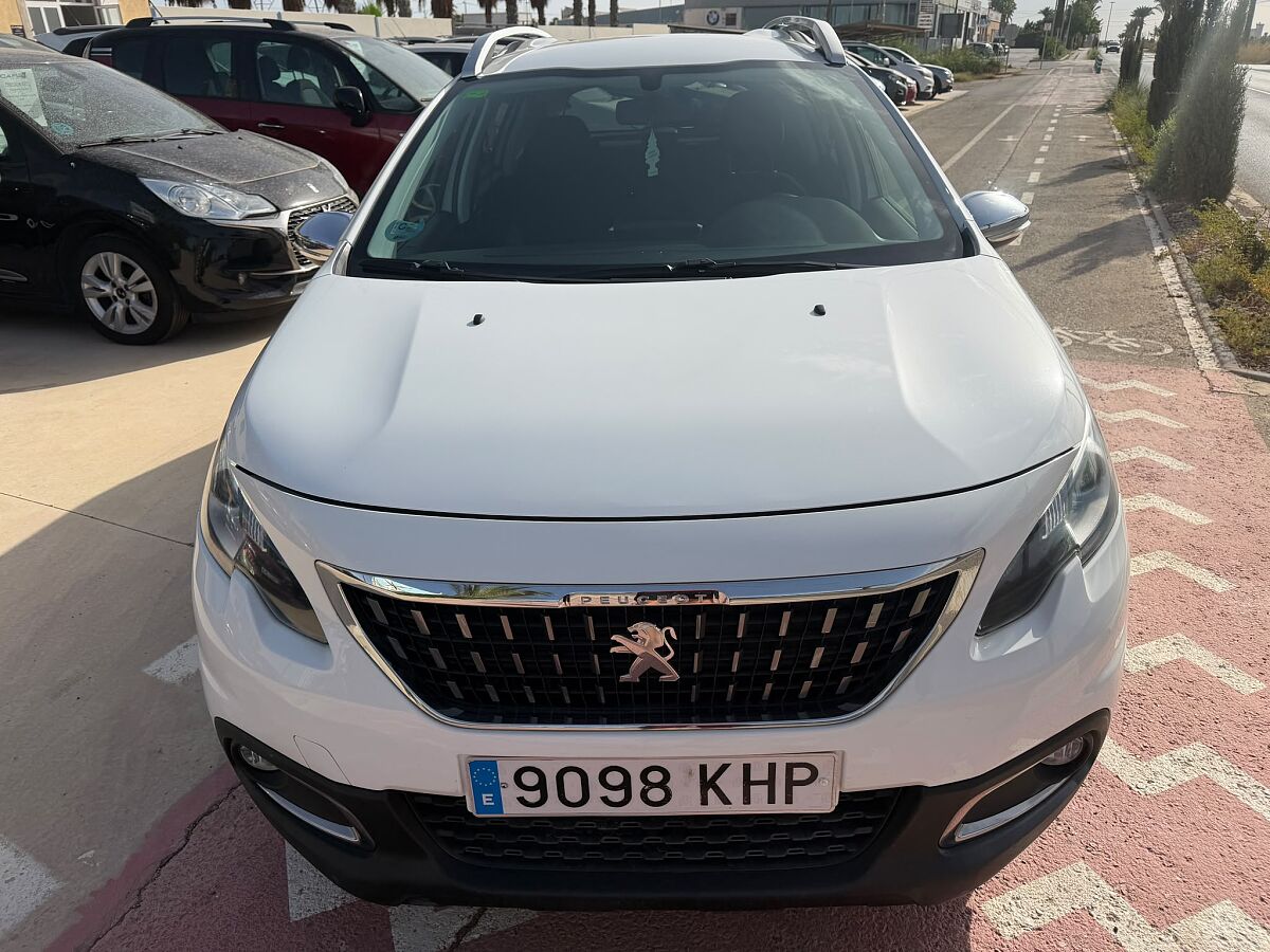 PEUGEOT 2008 STYLE 1.2 E-THP AUTO SPANISH LHD IN SPAIN 83000 MILES SUPERB 2018